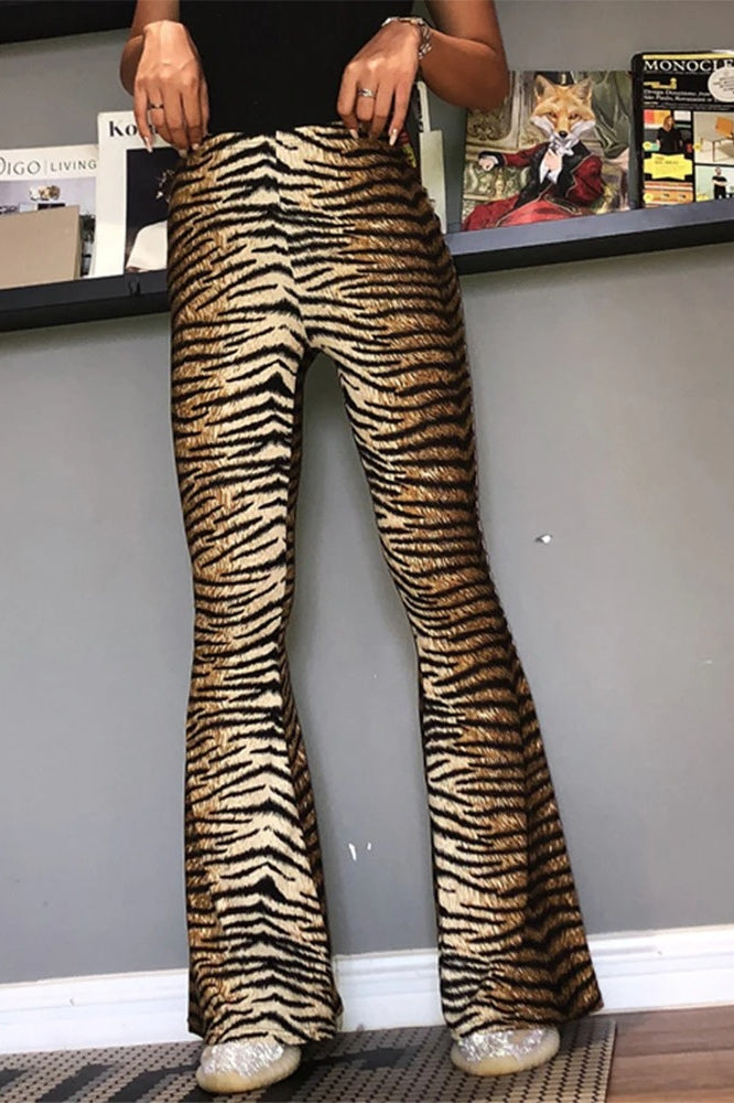 Figurbetonte Hose mit ausgestelltem Schnitt und Leopardenmuster