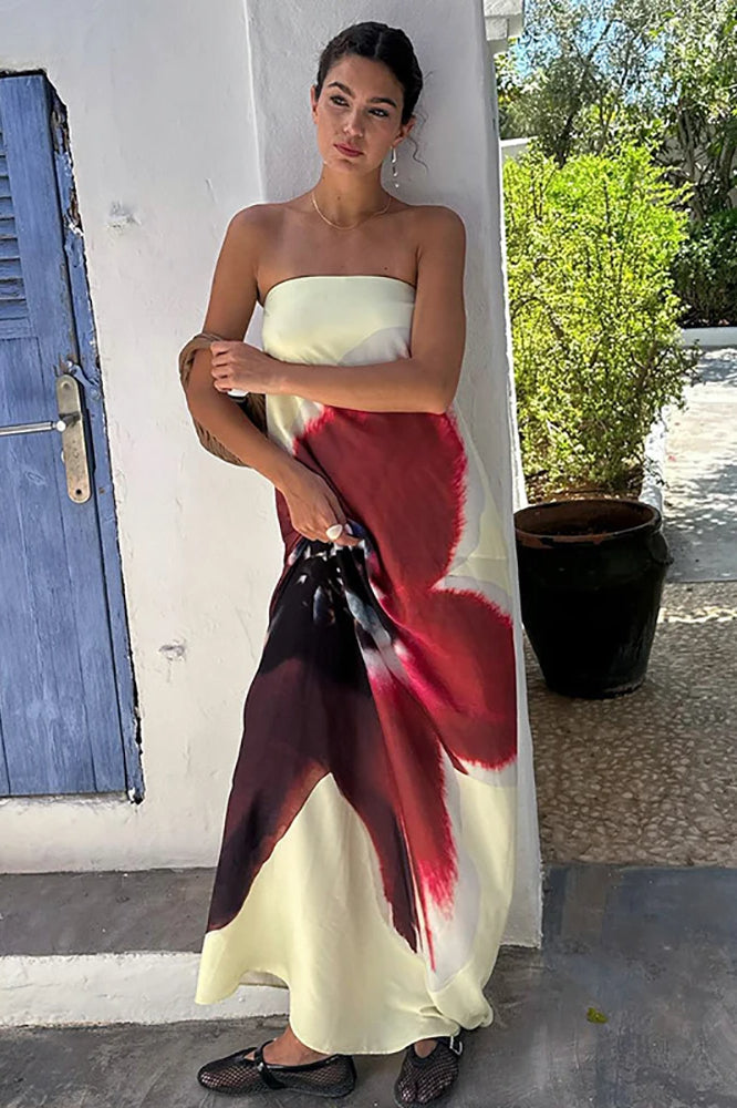 Locker geschnittenes Maxikleid mit Blumenmuster in Weiß