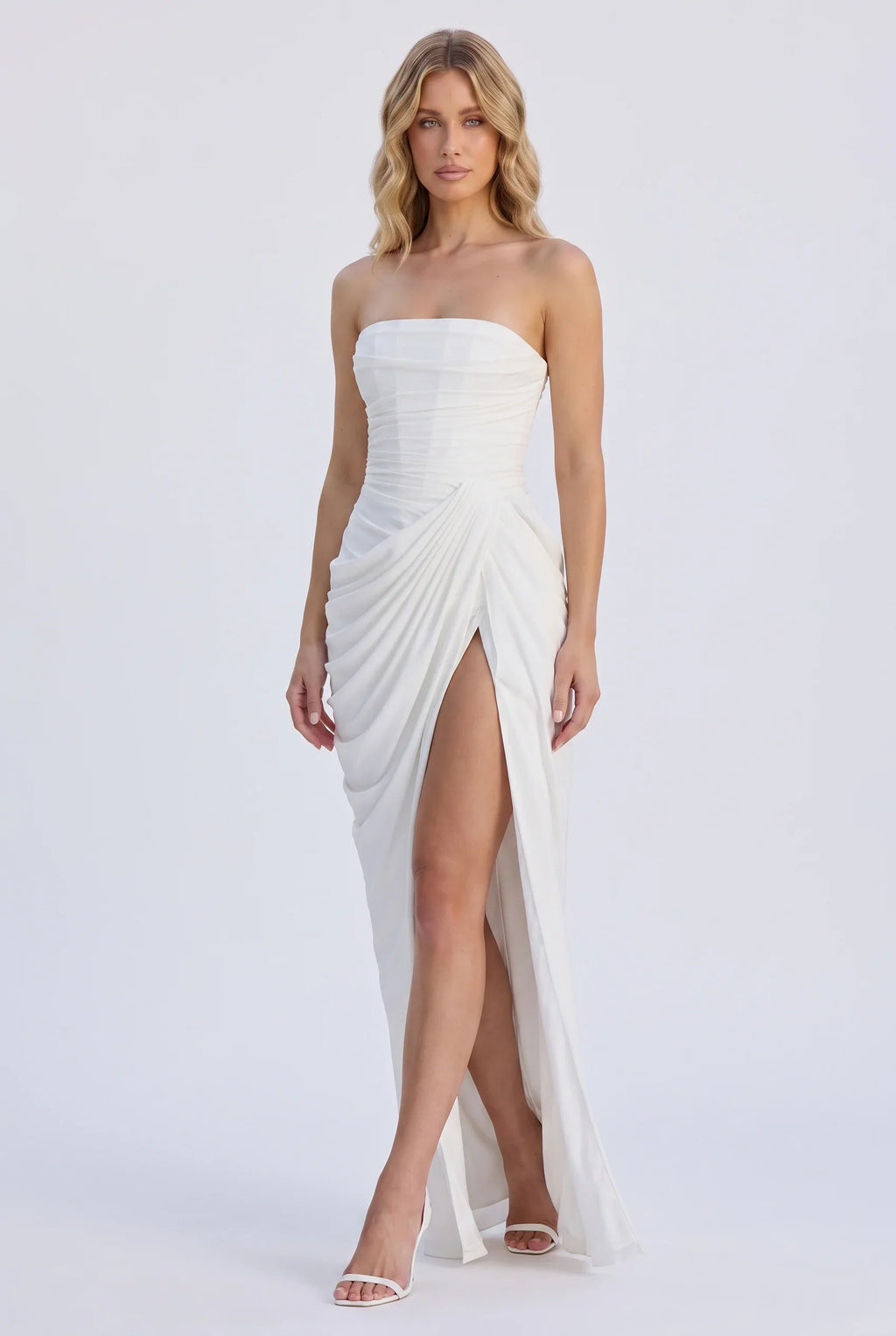 Splitted – Spitzen-Maxikleid mit Beinschlitz und Korsett-Schnürung