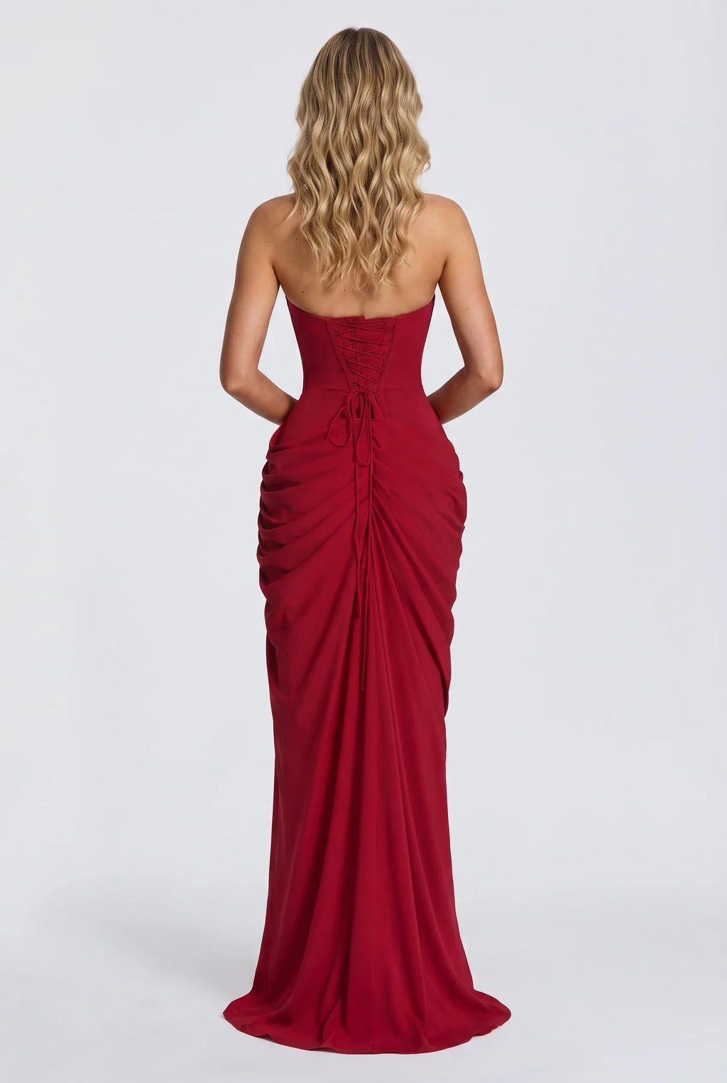 Splitted – Spitzen-Maxikleid mit Beinschlitz und Korsett-Schnürung