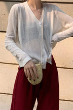 Strickjacke mit V-Ausschnitt und Strickstruktur in Lila