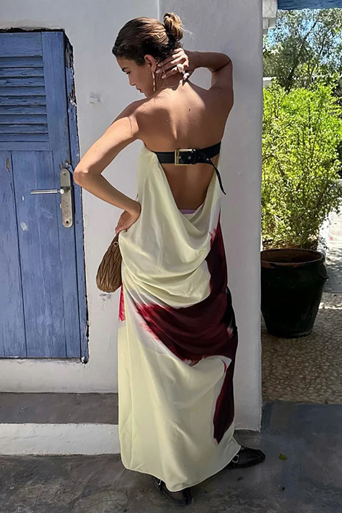 Locker geschnittenes Maxikleid mit Blumenmuster in Weiß
