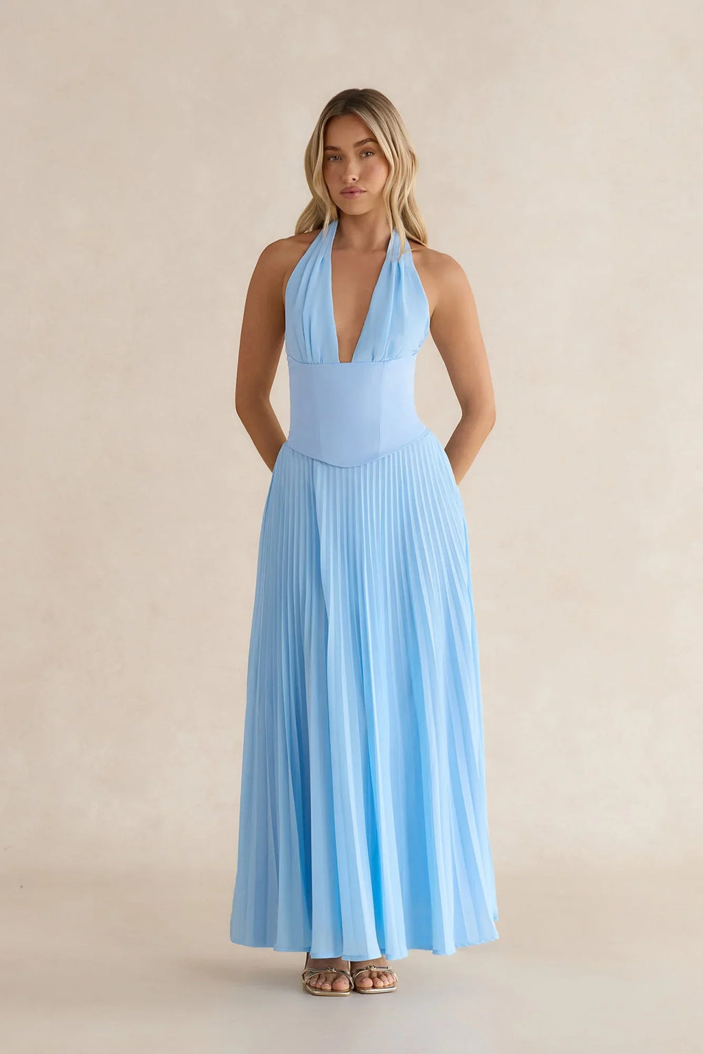 Paradise – Spitzen-Maxikleid mit Neckholder und Korsett-Schnürung