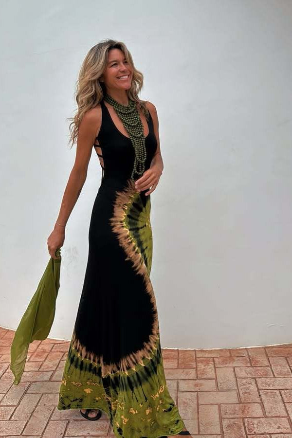 Figurbetontes Maxikleid mit Bindedetail und Blumenmuster in Schwarz