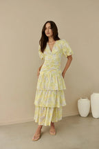 Corinna – Spitzen-Maxikleid mit Puffärmeln und Volants