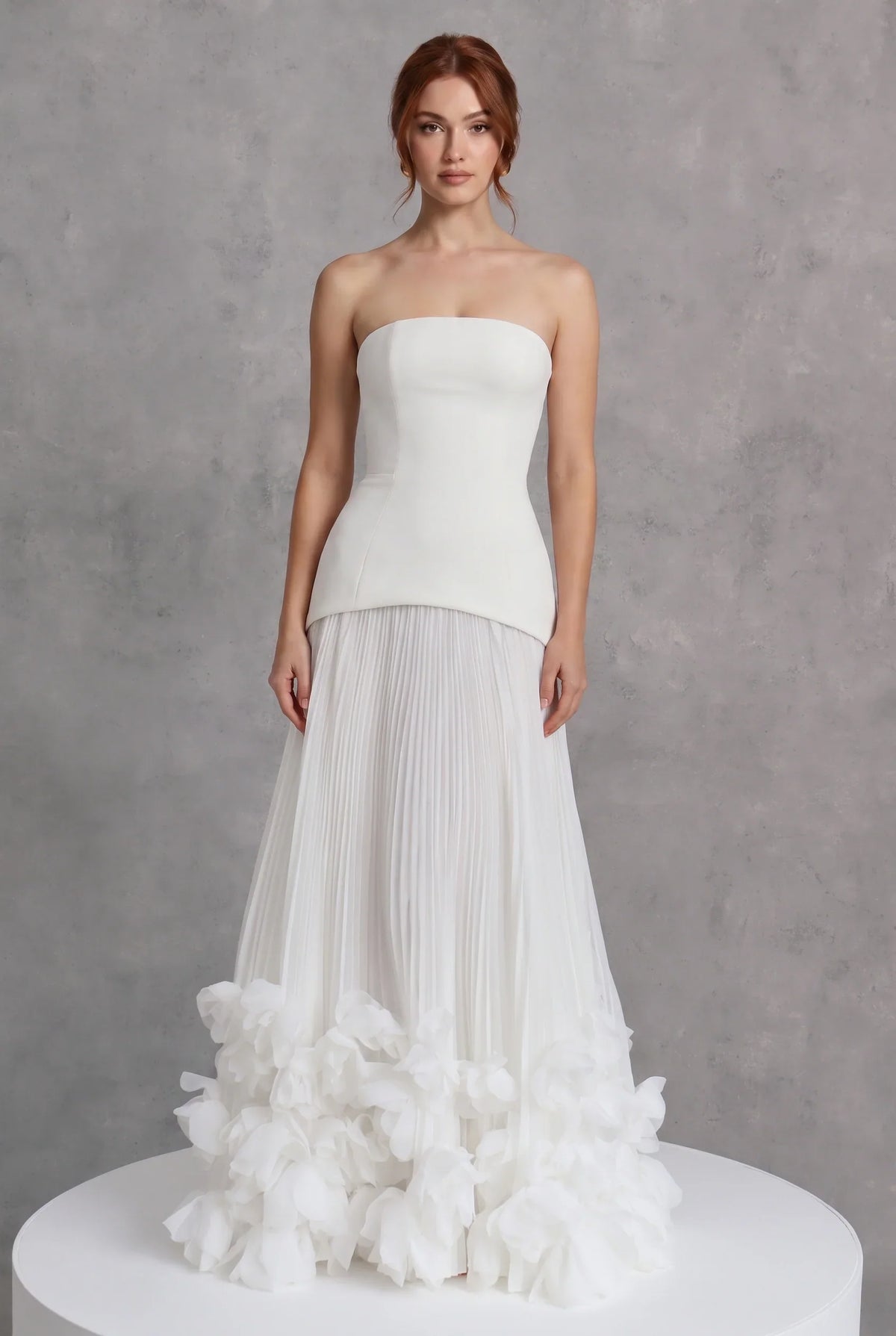 Spitzen-Maxikleid mit Falten und Korsett-Schnürung