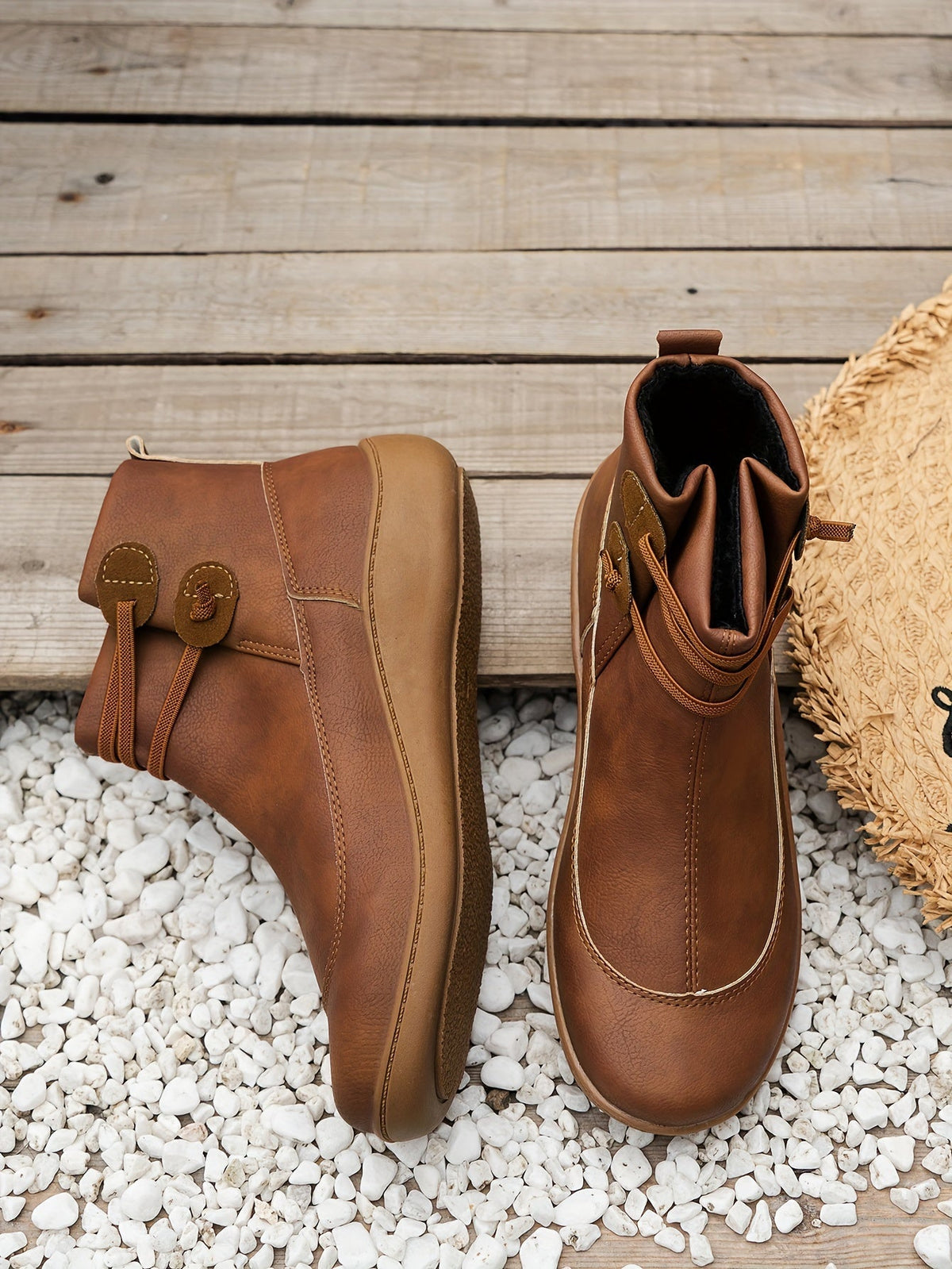 Stiefel in Lederoptik im Vintage-Look mit flachem Absatz