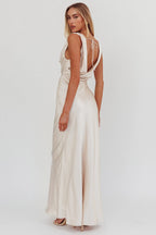 Chills – Satin-Maxikleid mit Wasserfall-Ausschnitt