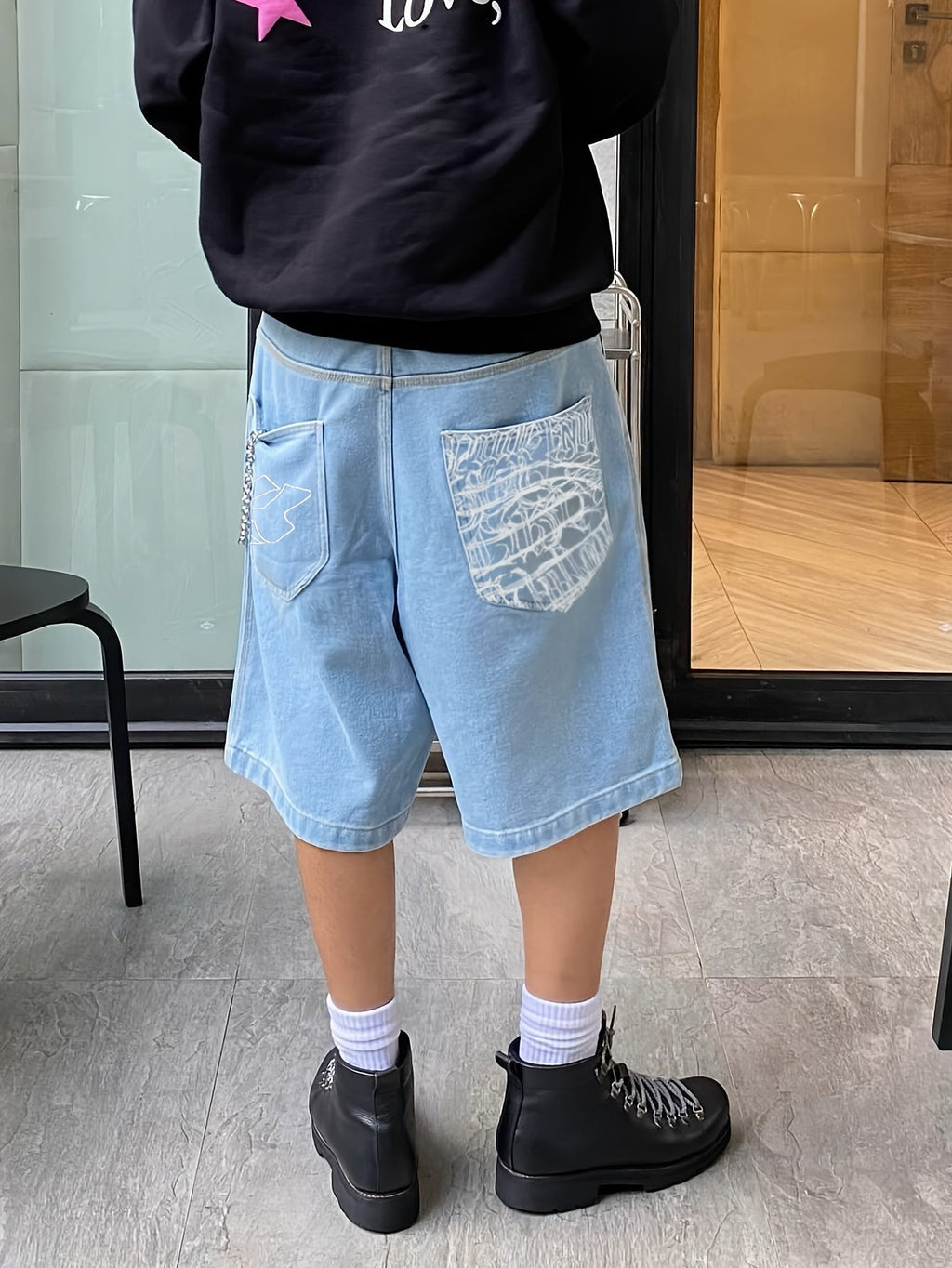 Lässige Bermuda-Denim-Shorts – Lockere Passform inklusive Stilvollen Blumenstickereien