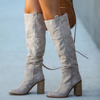 Stiefel aus Wildleder mit Blockabsatz