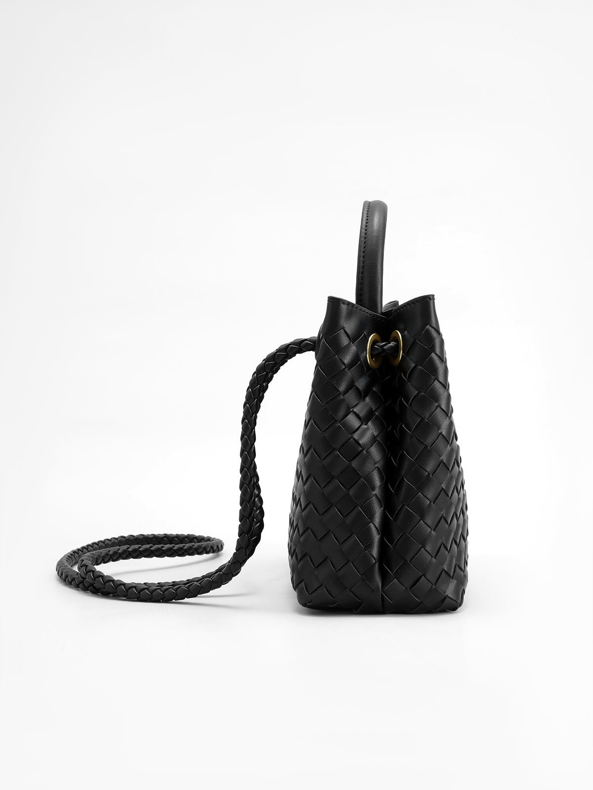 Tasche mit gedrehtem Metallgriff