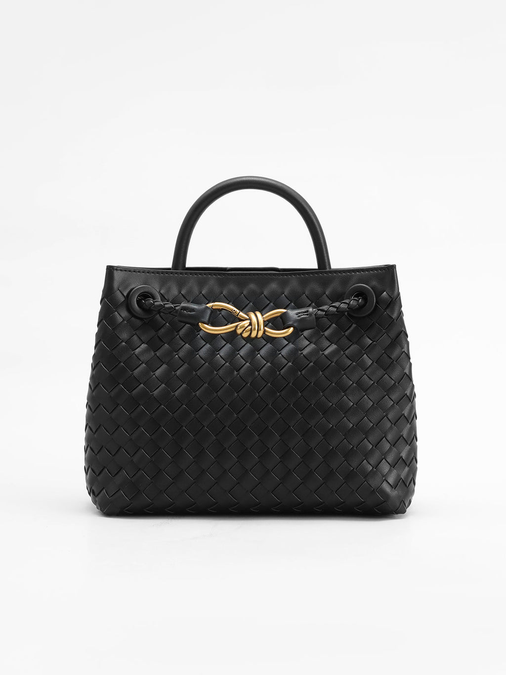 Tasche mit gedrehtem Metallgriff