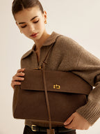 Alltags-Schultertasche mit Überschlag und viel Stauraum