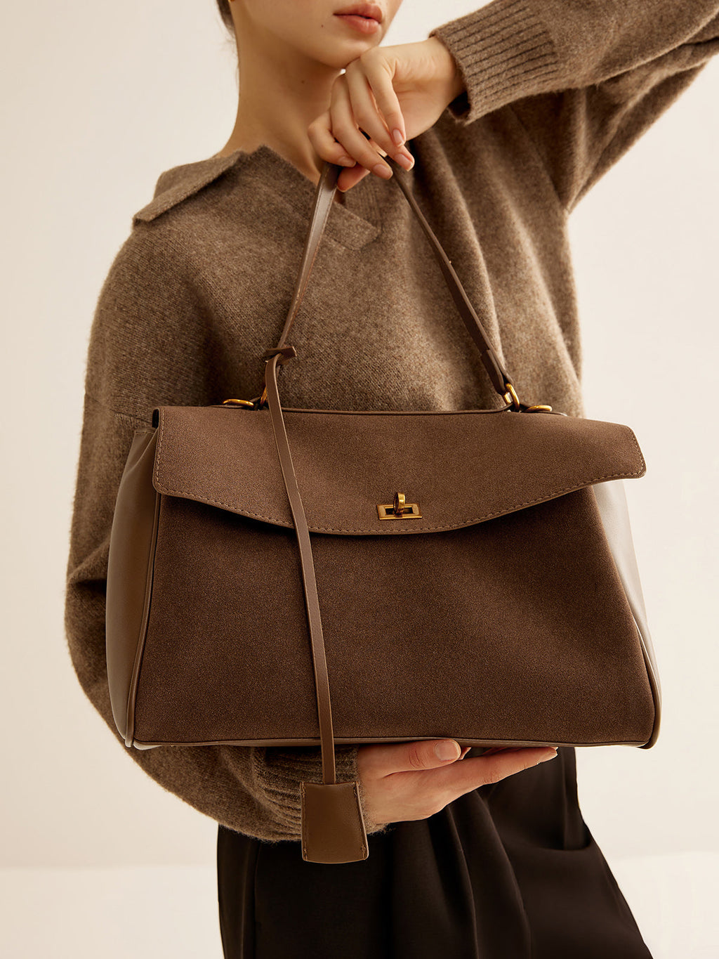 Alltags-Schultertasche mit Überschlag und viel Stauraum