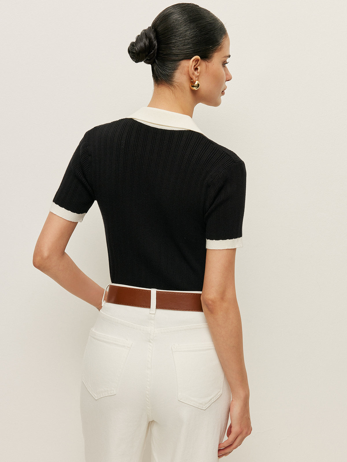 Top mit Knopfdetails und Strickstruktur