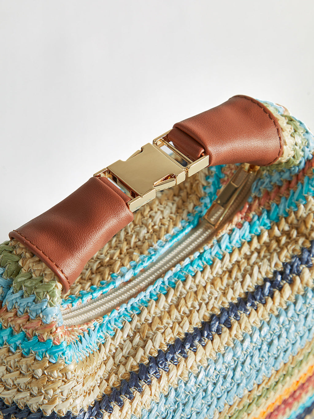 Handtasche aus Stroh im Streifen-Design mit Ledergurt