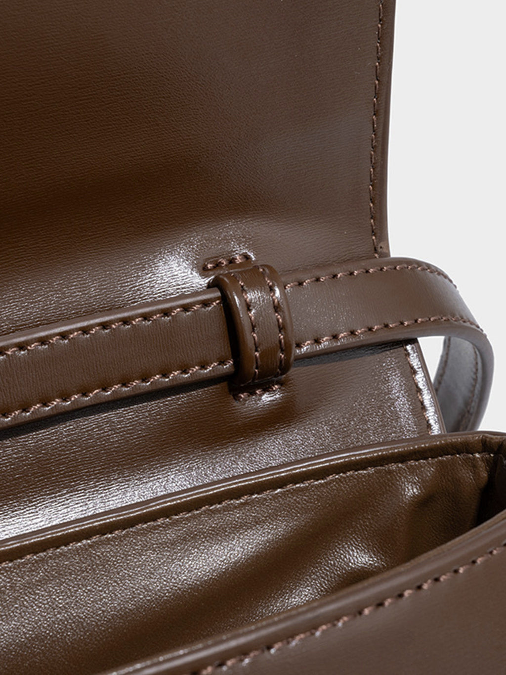 Schultertasche in Lederoptik