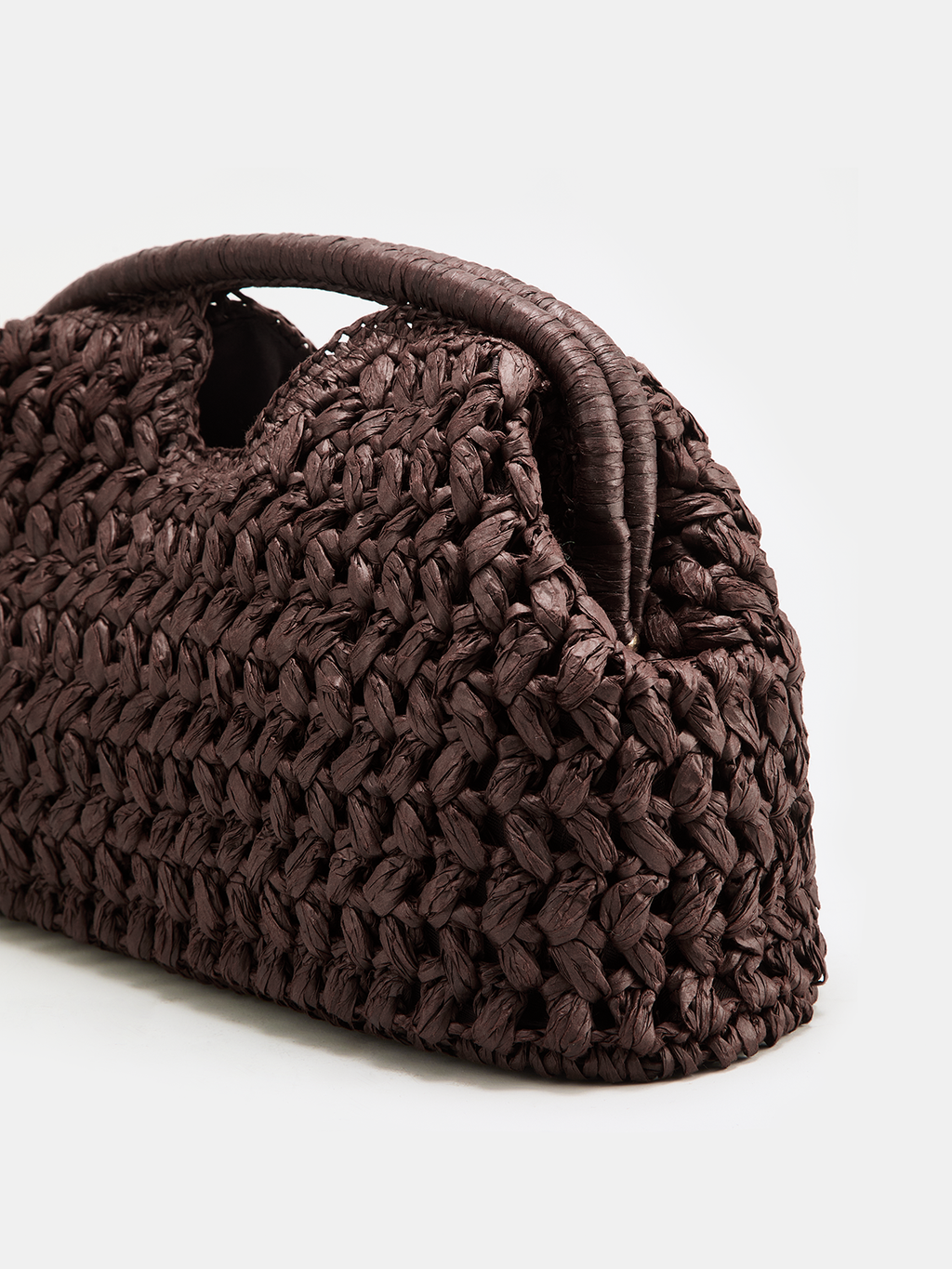 Clutch aus geflochtenem Stroh