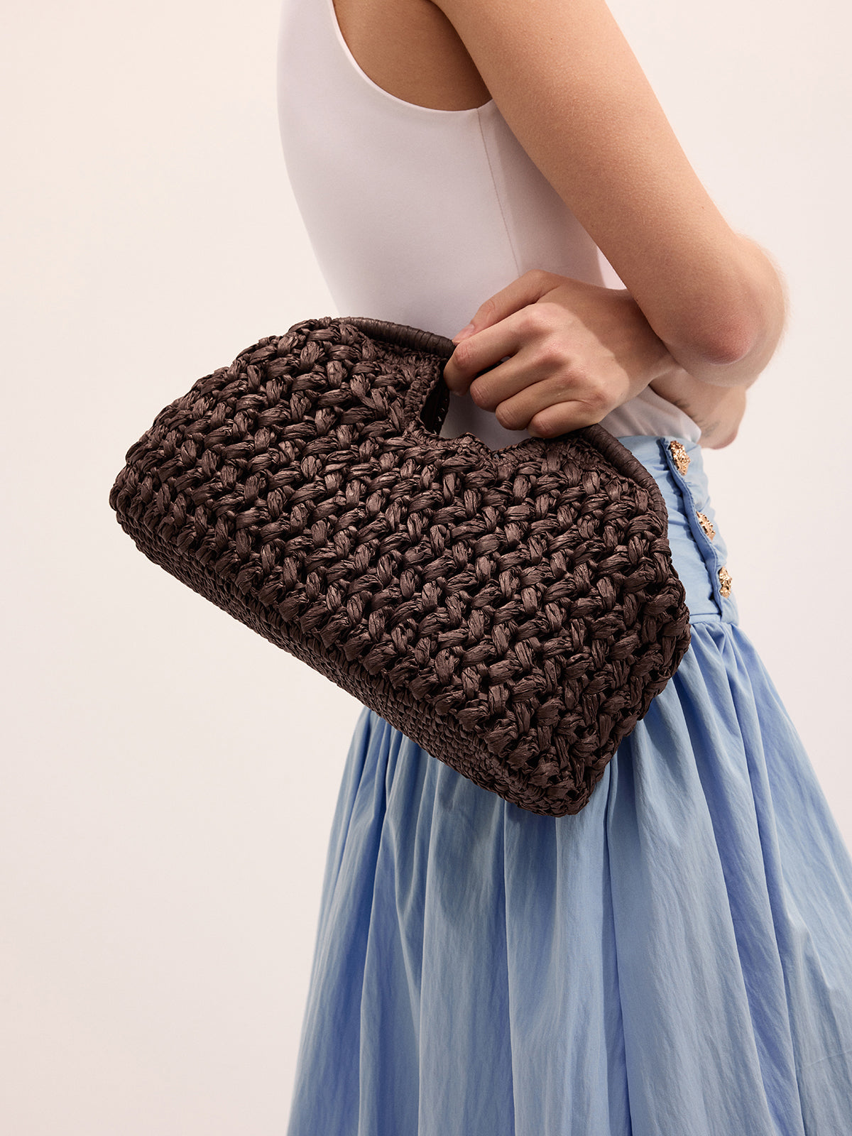 Clutch aus geflochtenem Stroh
