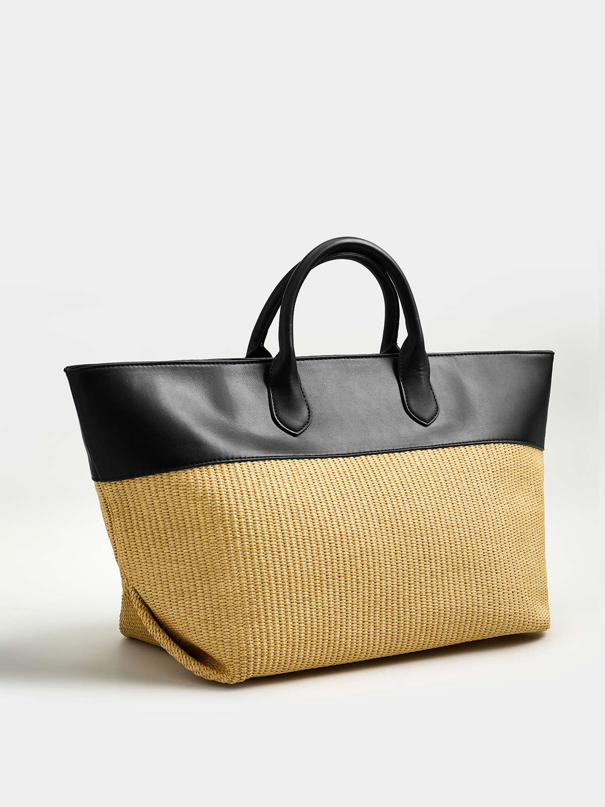 Shopper aus Stroh mit Patchwork-Design