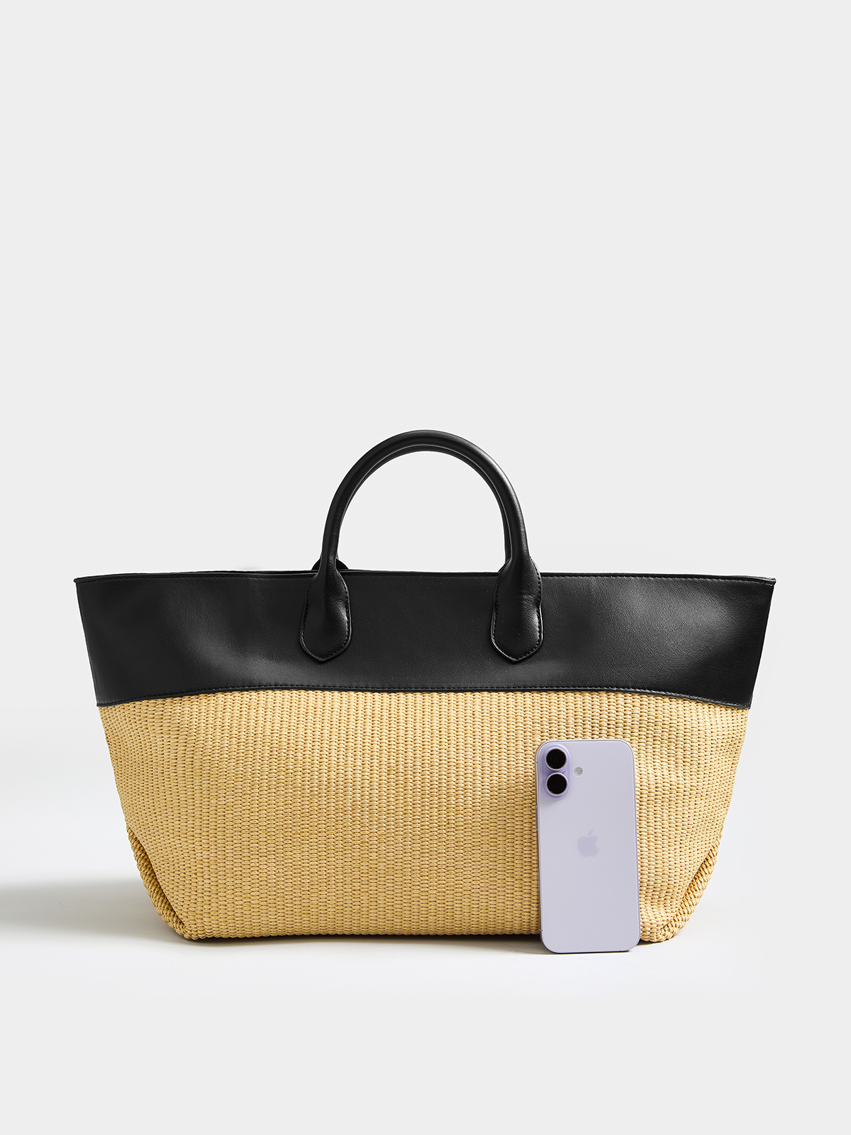 Shopper aus Stroh mit Patchwork-Design