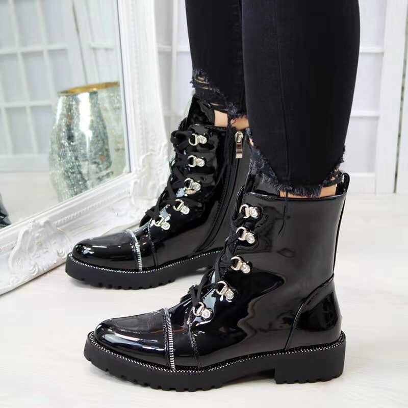 Schnürstiefel mit Schnürung