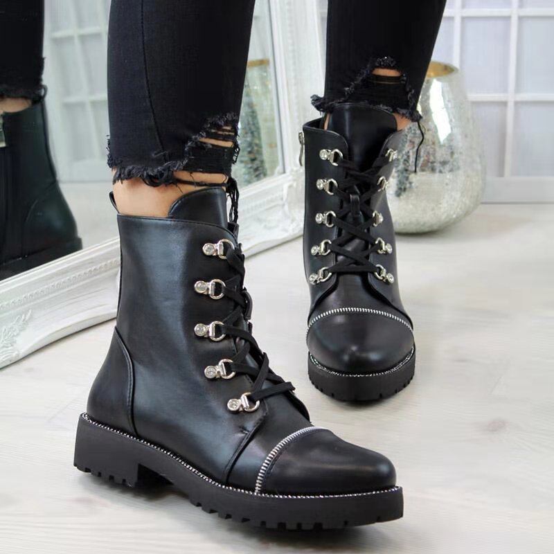 Schnürstiefel mit Schnürung
