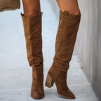 Stiefel aus Wildleder mit Blockabsatz