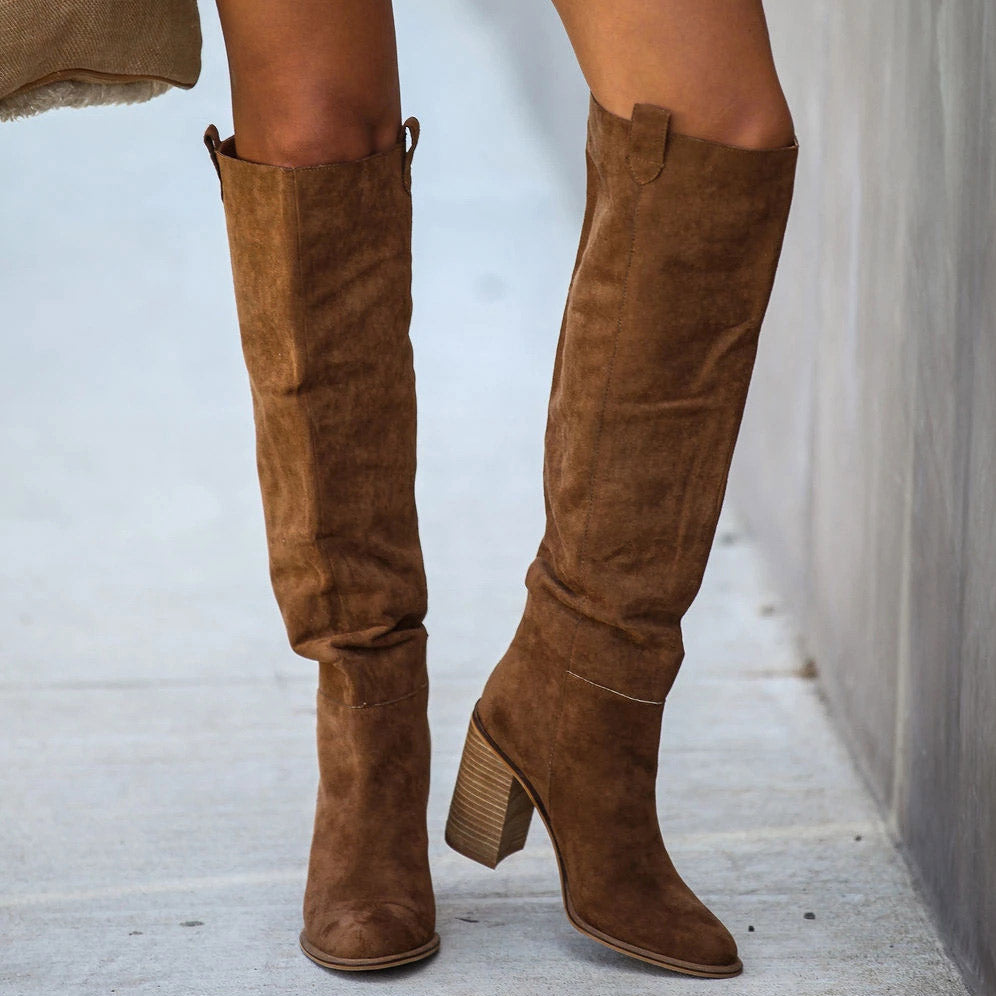 Stiefel aus Wildleder mit Blockabsatz