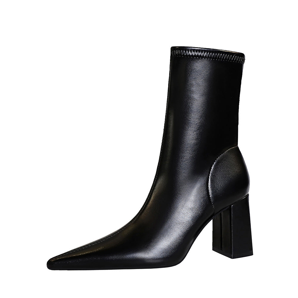 Stiefel mit spitzer Zehenpartie