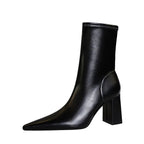 Stiefel mit spitzer Zehenpartie