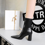 Stiefel mit spitzer Zehenpartie