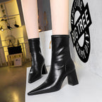 Stiefel mit spitzer Zehenpartie