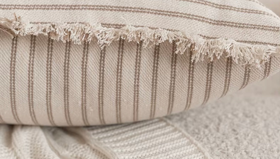 Jacquard Kissenbezug mit Fransen – Zeitlos und Bequem