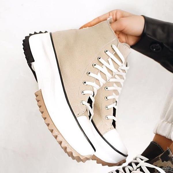 Sneaker im Zebra-Print mit Schnürung