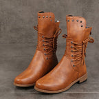 Stiefel mit Schnürung und Nieten