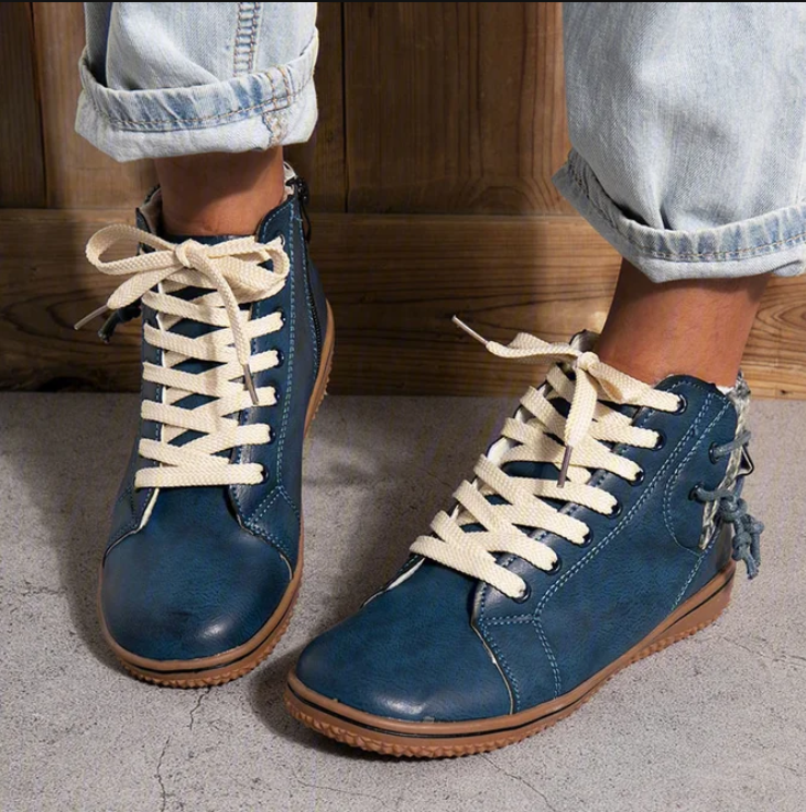 Stiefeletten aus Samt gefüttert mit flachem Absatz