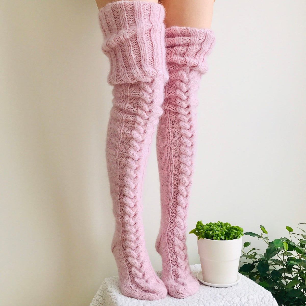 Modisch Over-the-Knee Socken - Bequeme Socken für den Winter
