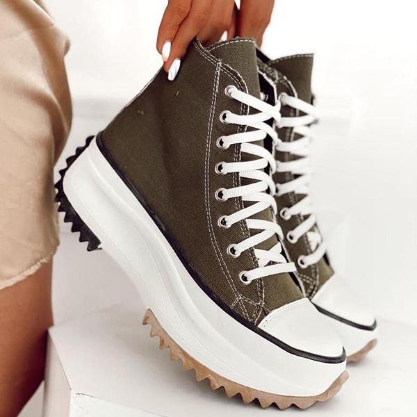 Sneaker im Zebra-Print mit Schnürung