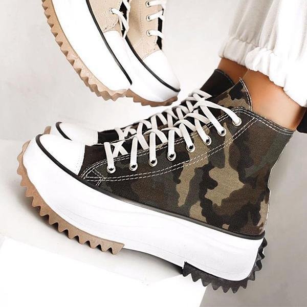 Sneaker im Zebra-Print mit Schnürung