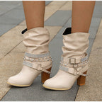 Stiefel mit Schnalle und Nieten