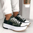 Sneaker im Zebra-Print mit Schnürung