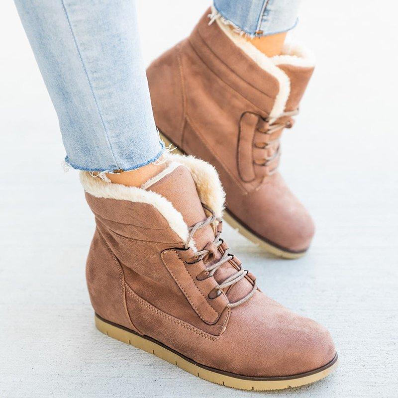 Stiefel gefüttert mit Schnürung