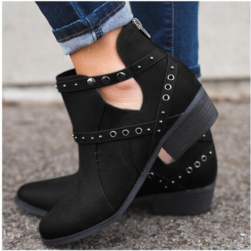 Pumps im Vintage-Look mit Nieten