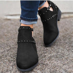 Pumps im Vintage-Look mit Nieten