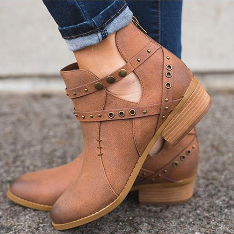 Pumps im Vintage-Look mit Nieten