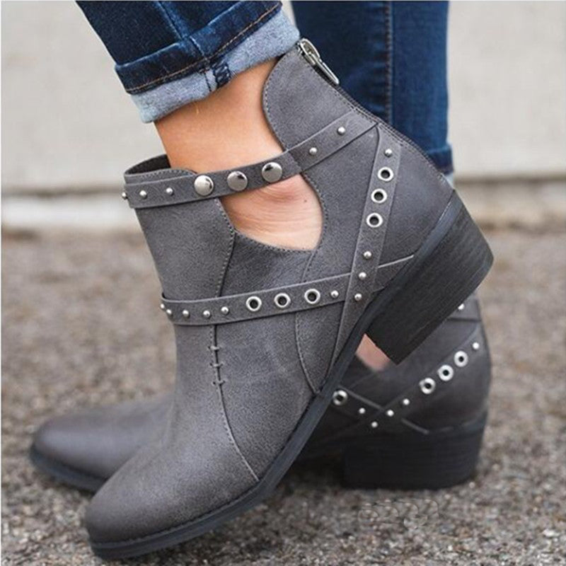 Pumps im Vintage-Look mit Nieten