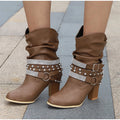Stiefel mit Schnalle und Nieten