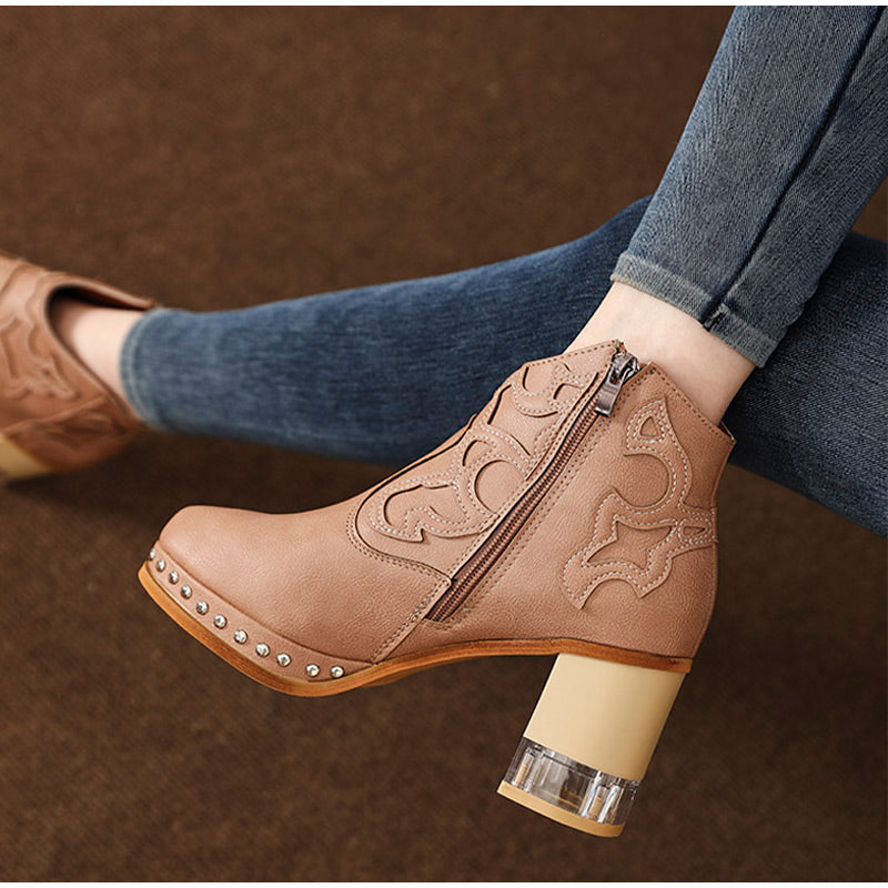 Stiefeletten im Vintage-Look mit Nieten, Stickerei und Blockabsatz