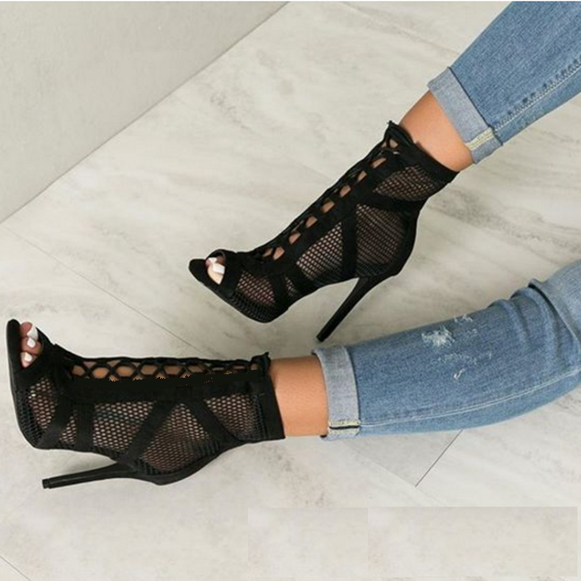 Pumps aus Mesh mit Schnürung